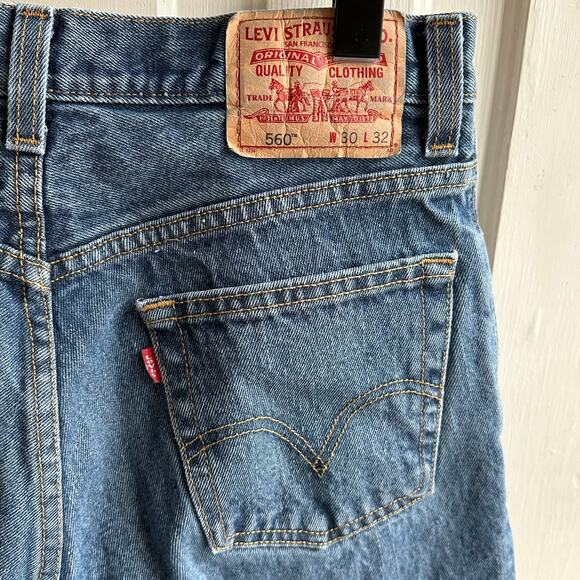 Levi’s Vintage 560 High Rise Straight Leg Raw Hem Jeans - Picture 8 of 10